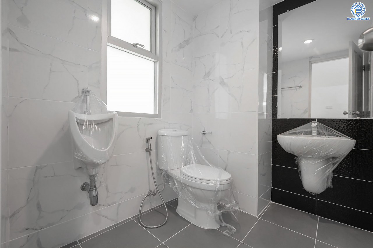 บ้านมือสองตกแต่งใหม่ โครงการ ศุภาลัยพาร์ควิลล์2 พหลโยธิน48 เนื้อที่ 71.6 ตร.ว. ฟังก์ชัน 3 ห้องนอน 4 ห้องน้ำ 1 ห้องแม่บ้าน จอดรถได้ 2 คัน บนทำเลเดินทางสะดวกเชื่อมต่อถนนสายไหม, ถนนลำลูกกา, ถนนพหลโยธิน ใกล้รถไฟฟ้าสายสีเขียว "สถานีสายหยุด" และทางด่วน "ฉลองรัช"